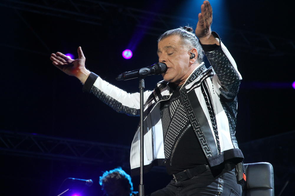 ON JE NJEGOV NASLEDNIK! Malo ko zna da je on SIN PREMINULOG MUZIČARA: Krenuo je OČEVIM STOPAMA, UBIJA KAKO PEVA