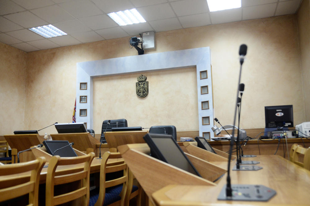 VRANJANAC KRENUO SONOM KISELIOM DA POLIJE SUDIJU: Horor na ročištu!