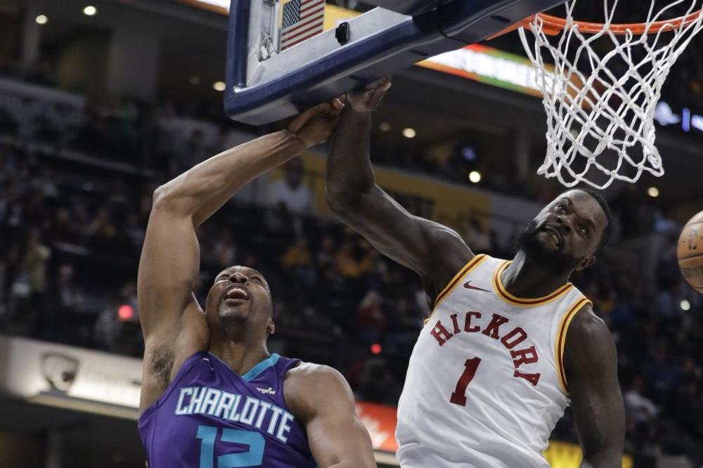 OZBILJAN JE IGRAČ, ALI I OZBILJNA BUDALA: Košarkaš Indijane monstruozno zalepio Hauarda, pa se izglupirao kao niko! (VIDEO)