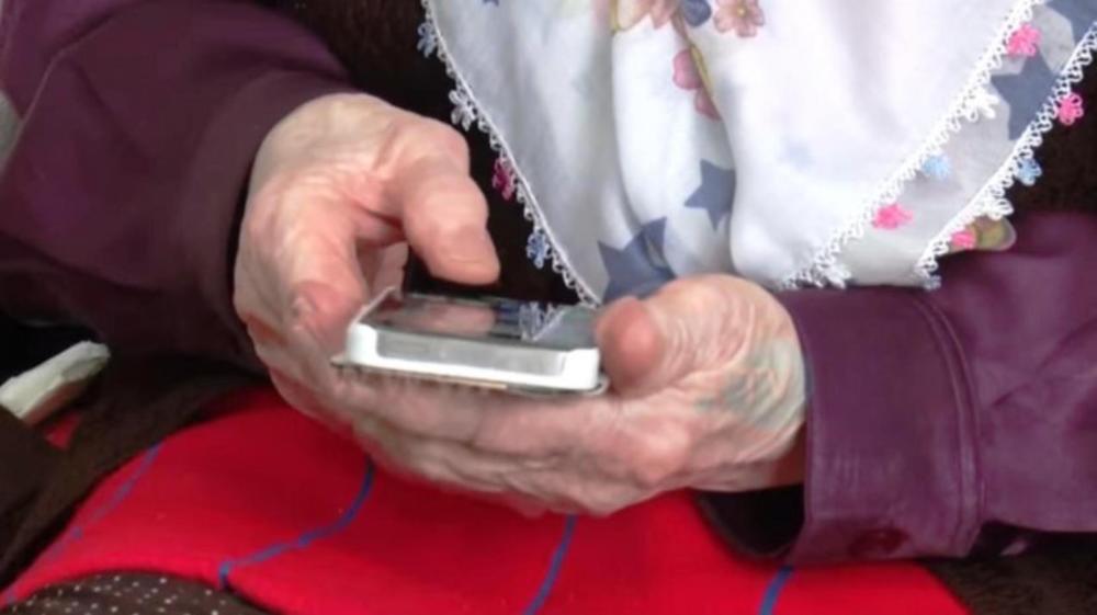 Sa lakoćom koristi tehnologiju 