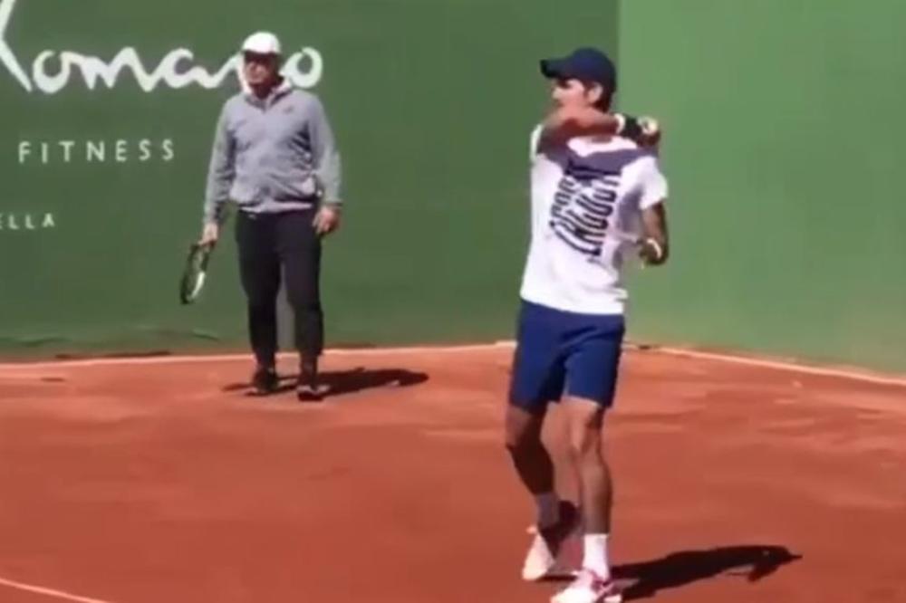 VAJDA BUDNO MOTRI NA SVAKI NOVAKOV POTEZ: Ovako se Đoković vraća u staru formu! (VIDEO)