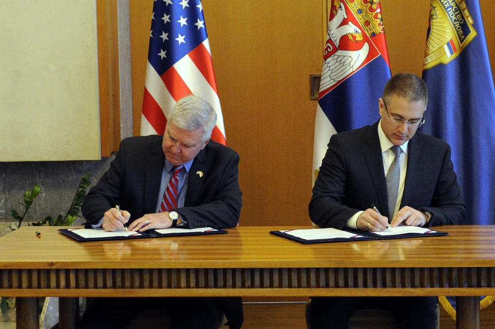 AMERIKA JE SRBIJI UPRAVO DONIRALA 380.000 DOLARA: Mislite o tome kad sledeći put opljunete po njima (FOTO)