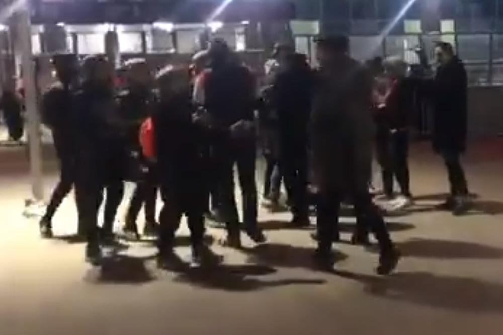 Englezi na sva usta pljuju Ruse, a pogledajte kako su navijači u Moskvi dočekali Arsenalove pristalice! (VIDEO)