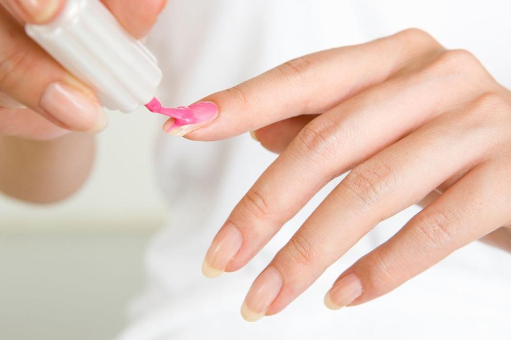 NAJEFIKASNIJI TRIK ZA SUŠENJE LAKA NA NOKTIMA: Uradite ovo i osušiće se za MINUT!