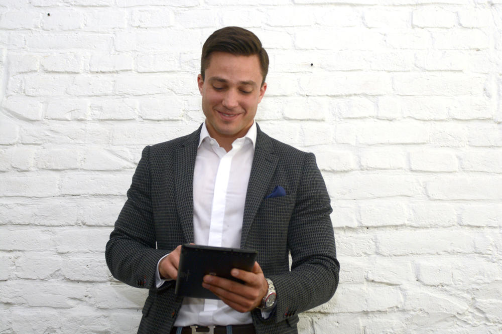 BORISA STAMENKOVIĆA ZNATE IZ FARME I KAO DEČKA KAĆE GRUJIĆ: Sad su ga tviteraši razvalili, a on se samo smeškao! (FOTO) (VIDEO)