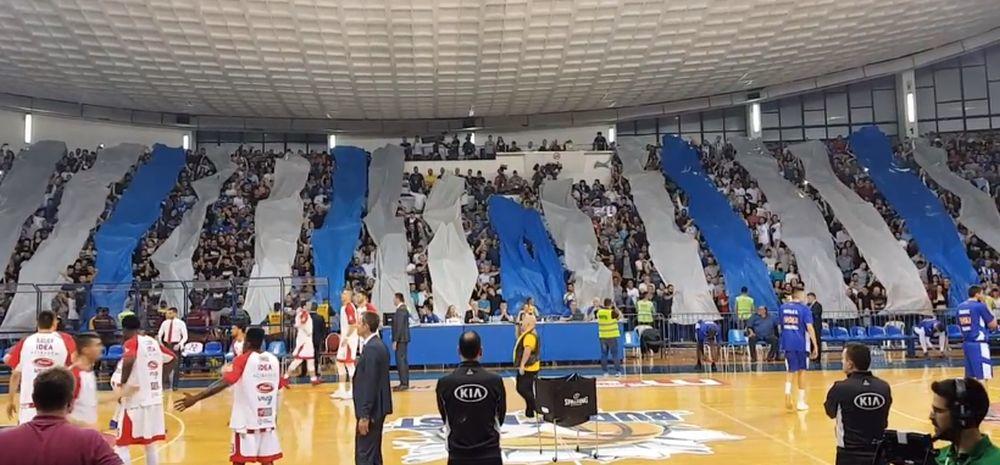 Varvari su kivni na igrače svog tima