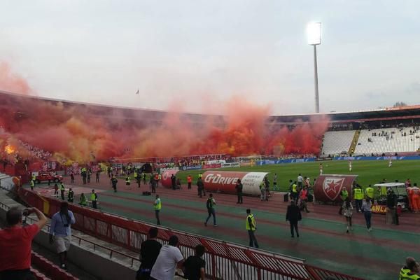 SVAKA GODINA... Delije istakle ogroman transparent na Severu sa posebnom porukom! (FOTO) (VIDEO)