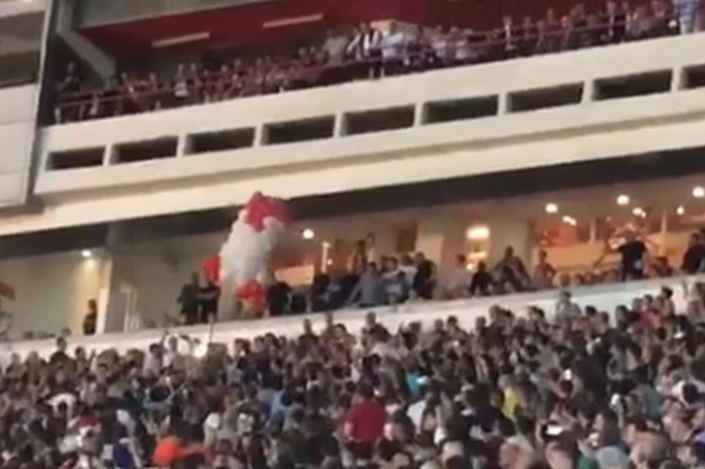 Evo kako je uprava Partizana reagovala kada su Delije pokušale imitaciju penisa od balona da ubace u njihovu ložu! (VIDEO)
