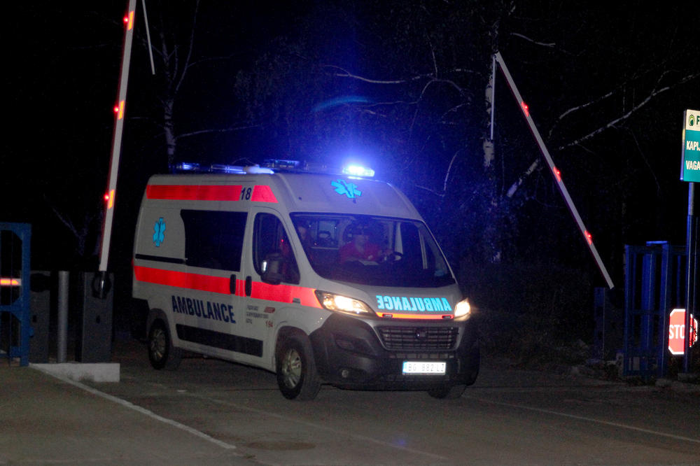 STRAVIČNA NESREĆA NA IBARSKOJ: Sudarili se MINI-BUS sa rukometašima i automobil, jedna osoba poginula, 11 povređeno