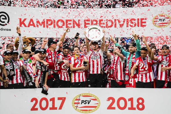 PSV U DERBIJU PROTIV AJAKSA POTVRDIO TITULU: Četa Filipa Kokua je zgazila Kopljanike i pokazala ko je najbolji! (VIDEO)