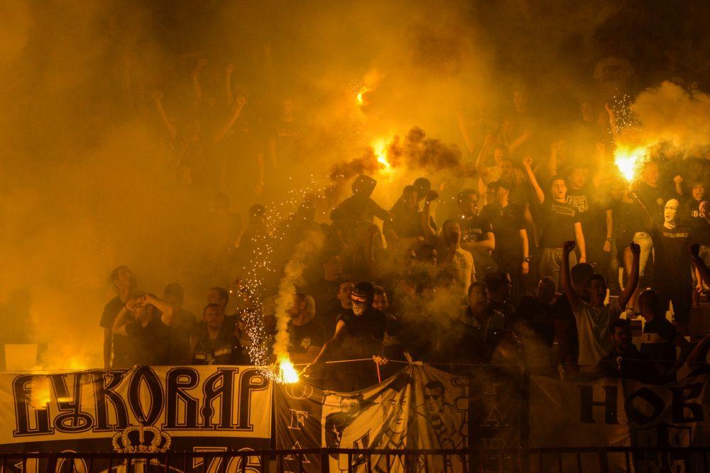 Grobari su upućivali poruke podrške Vilotiću  