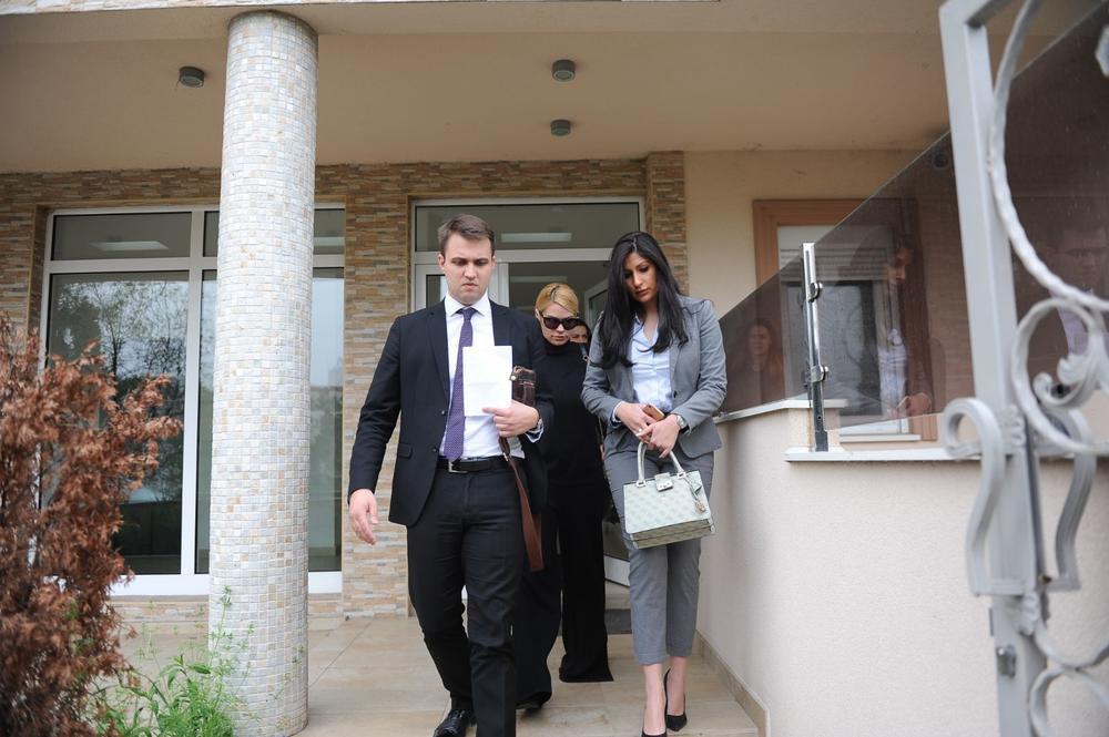 Došla je kako bi potpisala neke papire  