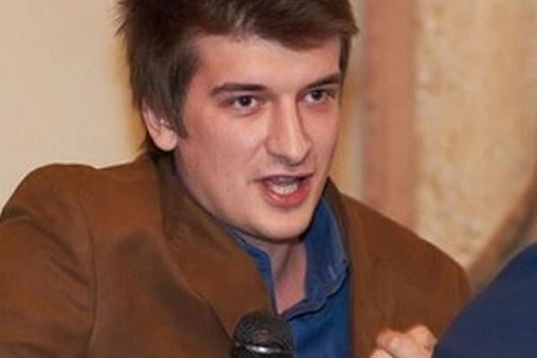 SUMNJIVA SMRT NOVINARA: Pao je sa petog sprata, utvrđeno samoubistvo a pre toga MU PRETRESALI STAN