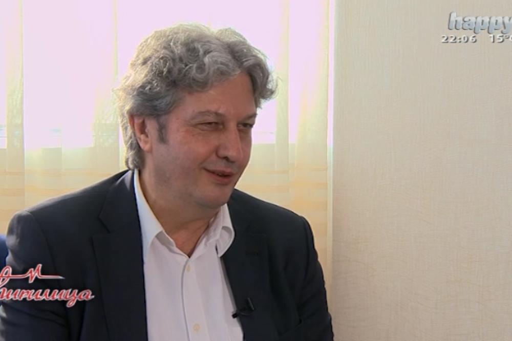 SUPRUGA MILOMIRA MARIĆA JE POZNATA SPISATELJICA: Na pragu je šeste decenije, a sada se skinula u kupaći i pokazala kako dobro izgleda! (FOTO)