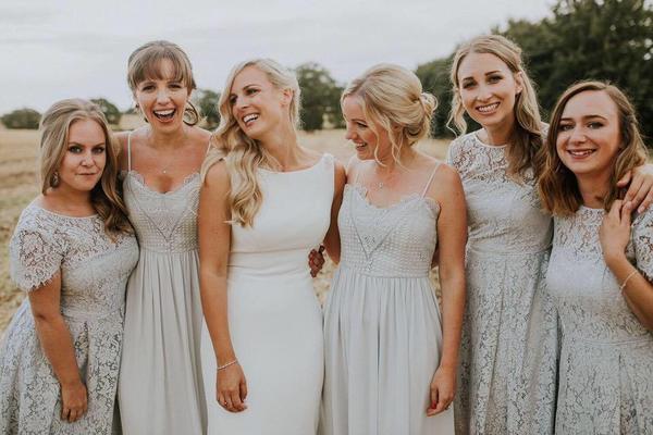 UPALA U DUGOVE ZBOG SILNIH SVADBI: Otišla na 20 venčanja u 4 godine, i sada mora da živi sa roditeljima!