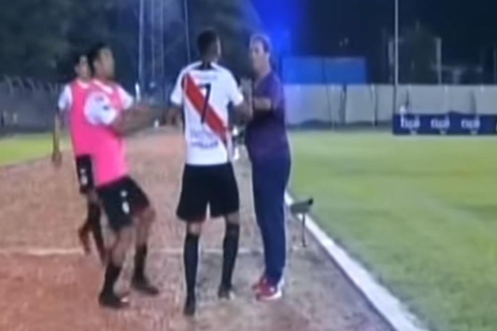 NEVIĐENO: Igrač izudarao trenera kad ga je zamenio posle pola sata igre, ni policija nije mogla da ga smiri! (VIDEO)