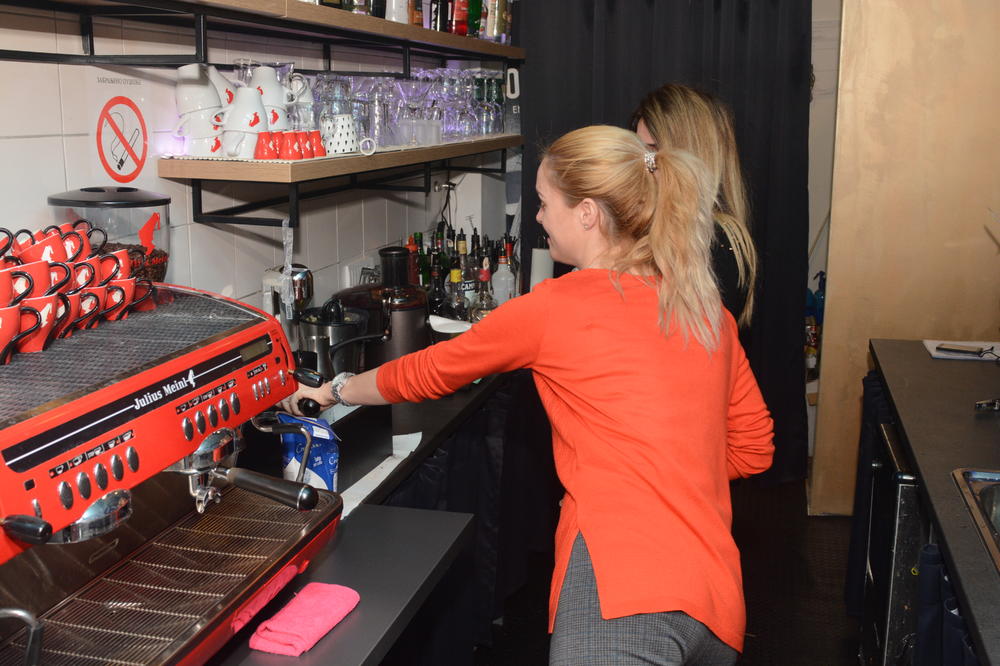 BEZ PUŠENJA,VIKANJA, ALI I ALKOHOLA POSLE 20H! Ovo su neke od SPECIJALNIH MERA koje su uvedene u SRBIJI - HIT!