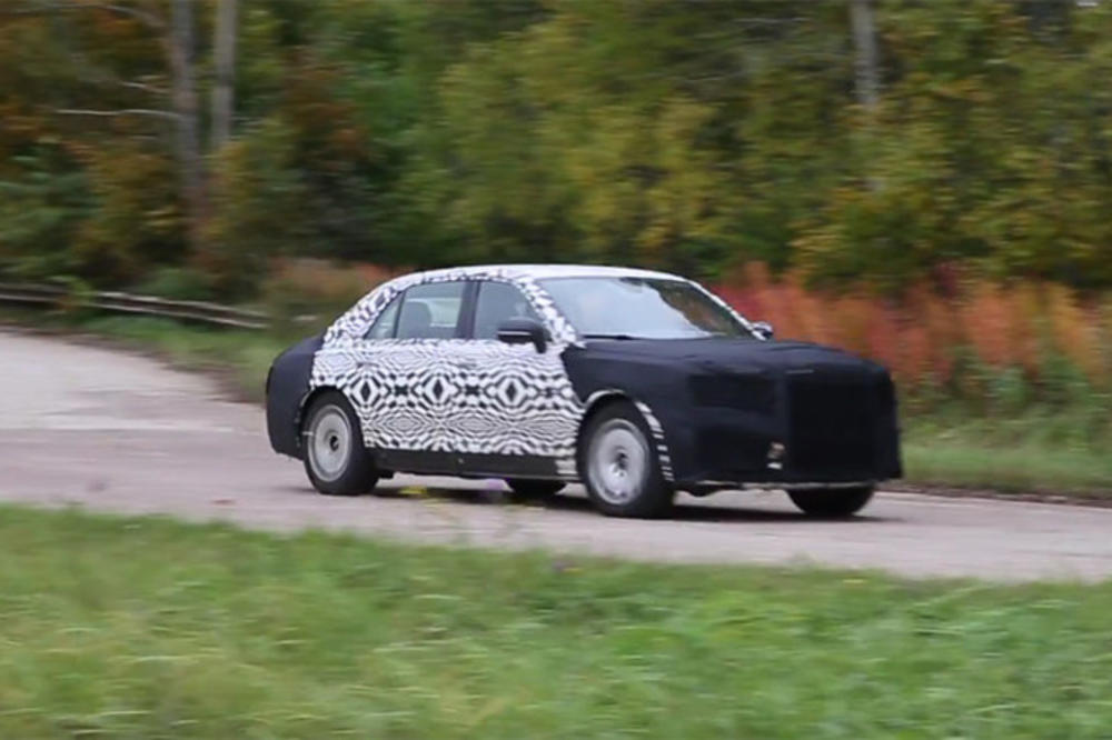 MAŠINA KOJA ĆE VOZITI PUTINA: Ovo je predsednikov SUPER AUTO, i ispunjava jedan bitan uslov! (VIDEO)