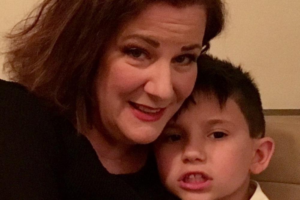 POZAJMILI SU JAJNU ĆELIJU OD FINE TETE I POMEŠALI JE SA... Zatrudnela je u 51. godini, a njen sin svima priča KAKO SE RODIO NA VEOMA ČUDAN NAČIN!