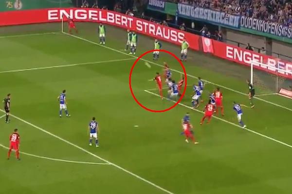 ON NIJE FALKAO, ON JE IBRAHIMOVIĆ! Luka Jović fenomenalnim golom odveo Ajntraht u finale Kupa! (VIDEO)