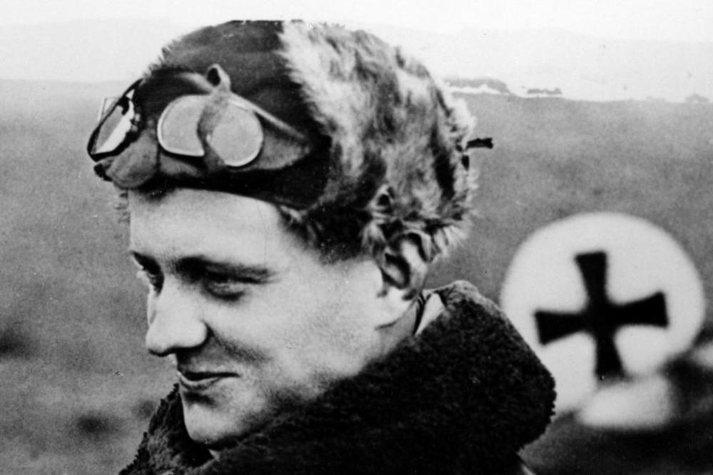 OVAJ ČOVEK JE NAJVEĆA MAŠINA ZA UBIJANJE U ISTORIJI: Prošlo je TAČNO 100 GODINA od njegove pogibije! (VIDEO)