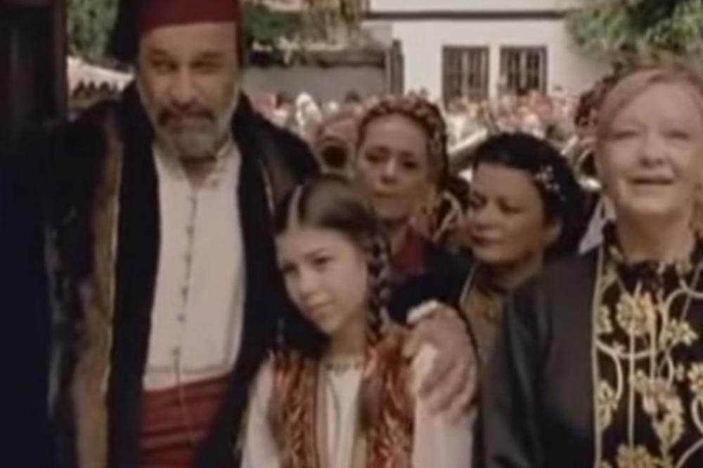 MALA ZONE IZRASLA JE U SE*S BOMBU, UDALA SE ZA 23 GODINE STARIJEG: Rodila mu dete, A EVO KAKO DANAS IZGLEDA! (FOTO)