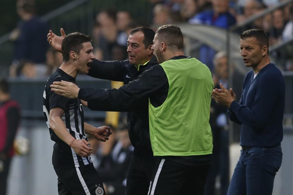 Grobari, on veruje u prolaz dalje! Verujete li i vi? (VIDEO)