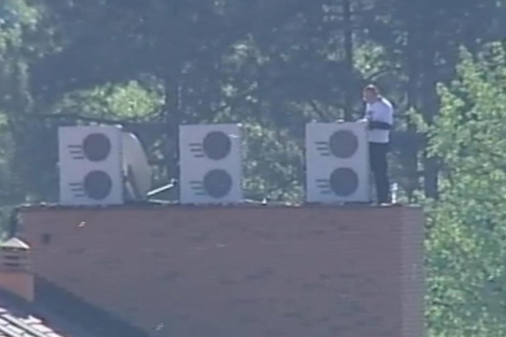 KRAJ DRAME U BEOGRADU: Muškarac pretio da će da skoči sa hotela u BULEVARU VOJVODE MIŠIĆA, na kraju ipak SIŠAO SA KROVA! (FOTO) (VIDEO)