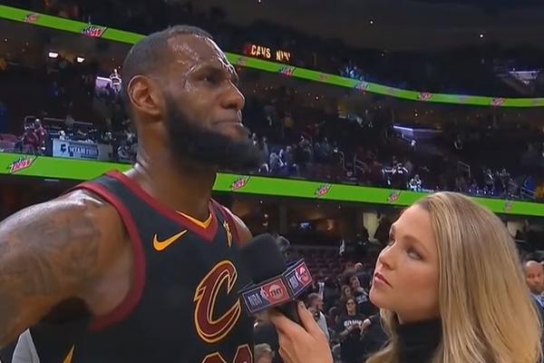 NA IVICI SUZA, JEDVA GOVORI: Lebron se slomio kad mu je novinarka rekla da je preminula supruga Grega Popovića! (VIDEO)