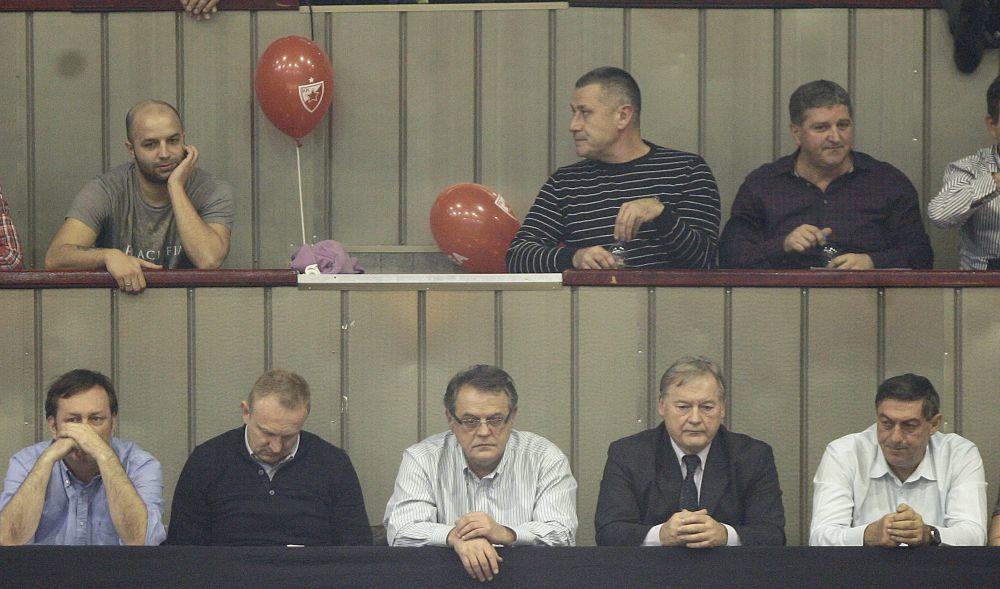 Filip Čović i Nebojša Čović posmatraju meč Crvene zvezde u Evroligi