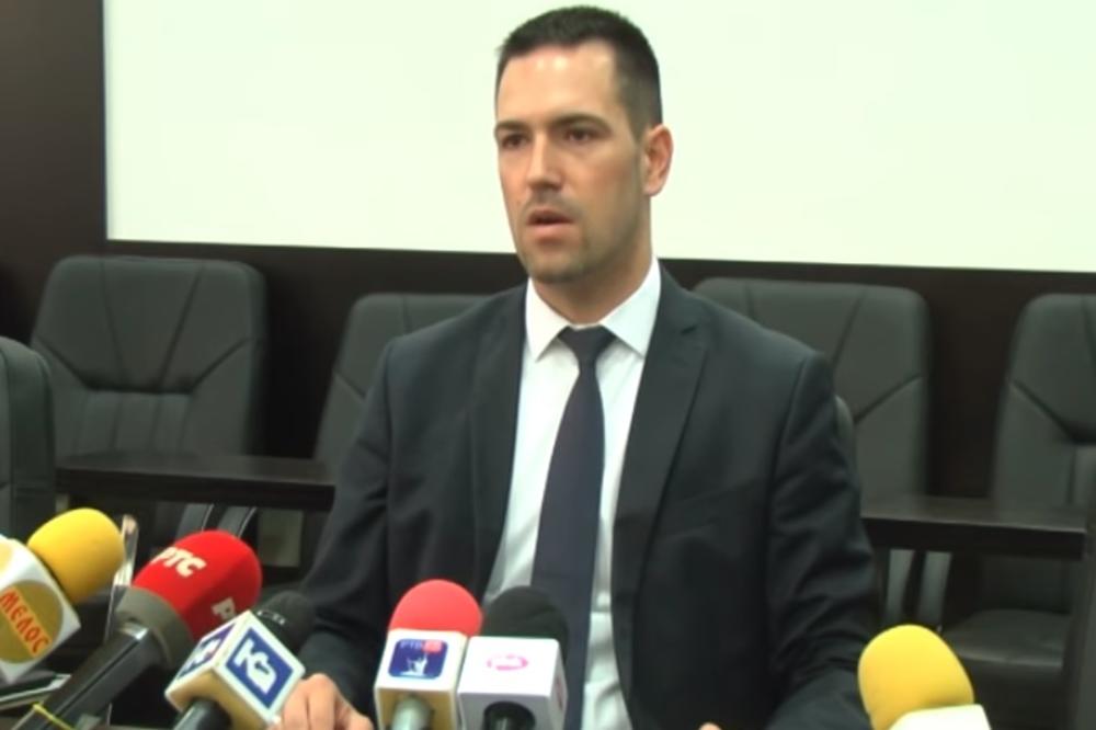 IMAMO NOVU REČ I BOLJA JE OD VAZDUPLOHOVA: Smislio je Predrag Terzić, gradonačelnik Kraljeva i DOKTOR NAUKA! (VIDEO)