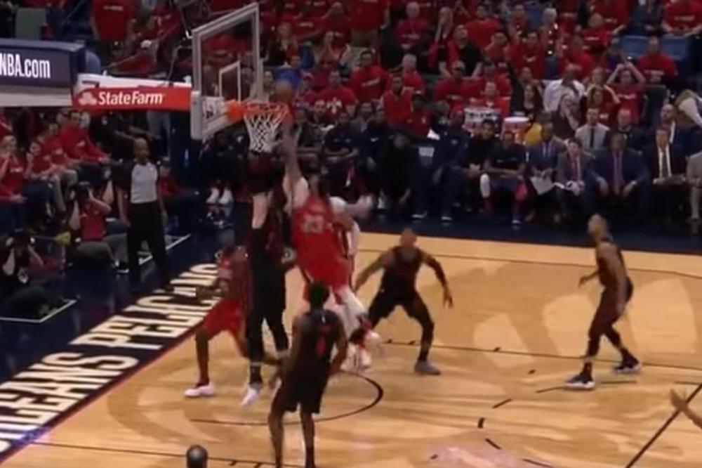 OBRVA PRELETELA NURKIĆA: Entoni Dejvis ZAKUCAO centra Portlanda! Ovo će pamtiti čitav život, obojica! (VIDEO)