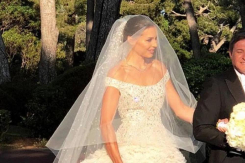 KAD JE ON UŠETAO, SVI SU SKRENULI POGLED SA MLADE! Na venčanju PIKSIJEVE ĆERKE pojavila se velika SVETSKA ZVEZDA! (FOTO)