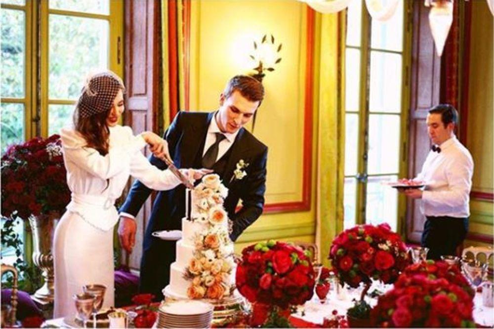 OTKRIVAMO NEPOZNATE DETALJE VENČANJA PIKSIJEVE ĆERKE: Noćenje od 100.000 €, šampanjac od 1.000 €, a tek ka vidite koliko je koštalo ugostiti jednu zvanicu... (FOTO)