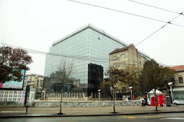 SRPSKO BANKARSTVO JE DALEKO OD NEGATIVNIH KAMATNIH STOPA! Oglasilo se Udruženje banaka i sve razjasnilo!