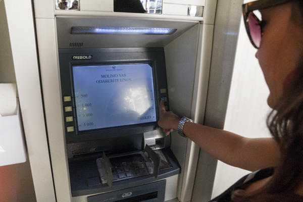 OVA BANKARSKA USLUGA ĆE OD 1. AVGUSTA POSKUPETI ČAK 16 PUTA: Greška koju svi možemo da napravimo koštaće 800 dinara