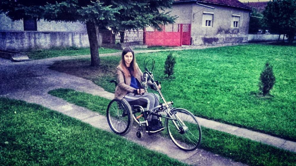 Milica Knežević na bicikli