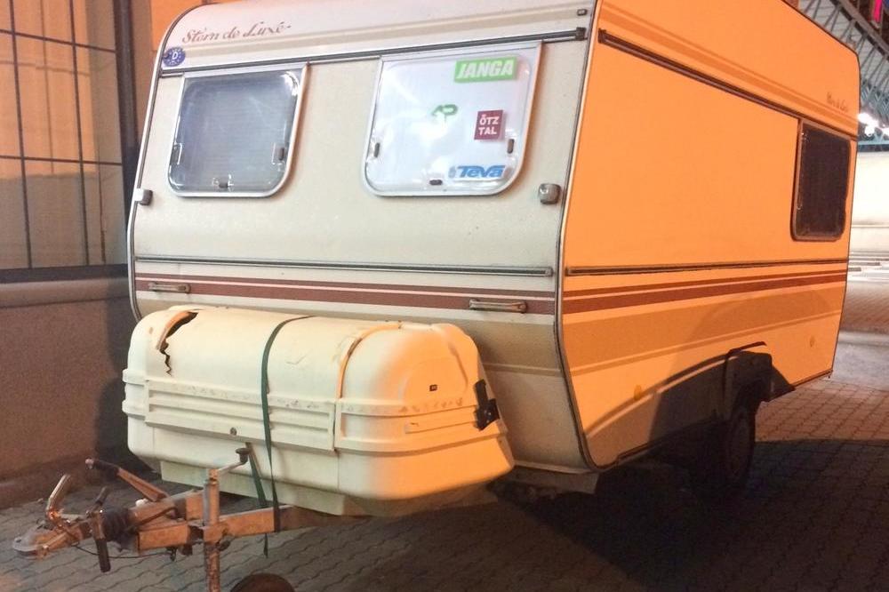 DOVEZAO JE KAMP PRIKOLICU NA SRPSKU CARINU: A ona je krila tajnu zbog koje će krivično odgovarati