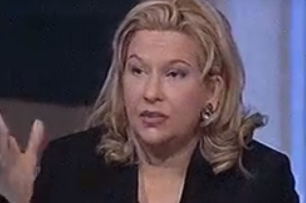 DA LI JE PREPOZNAJETE? Srpska političarka je NEKADA OVAKO IZGLEDALA, a kada je došla na vlast PROMENILA JE LIČNI OPIS (FOTO)