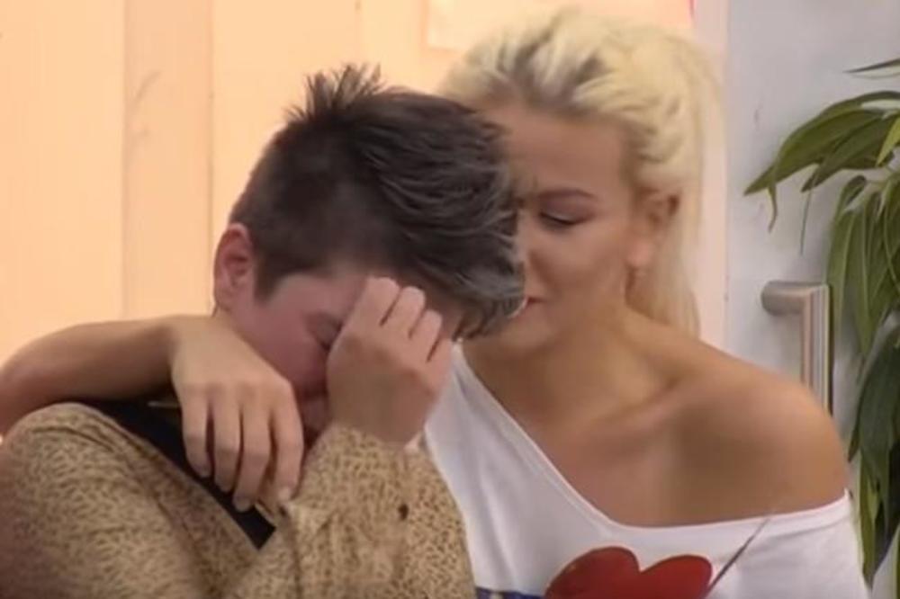 GUŠILA SE U SUZAMA: Čula je poruku iz spoljnog sveta O MAJCI I BRIZNULA U PLAČ (VIDEO)