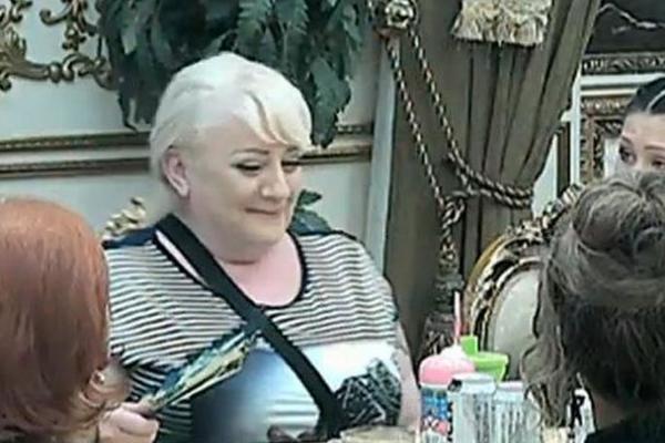 VESNA RIVAS LAŽE I OBMANJUJE NAROD! Nijedno njeno proročanstvo NIJE SE OBISTINILO! Sve laži koje je izrekla...