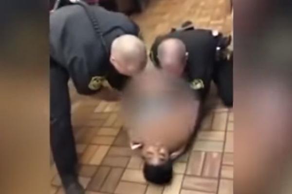 POLICIJA OBORILA I RASKOPČALA ŽENU: Pun restoran je mogao da vidi SVE ŠTO JOJ JE ISPALO IZ DEKOLTEA! (VIDEO)