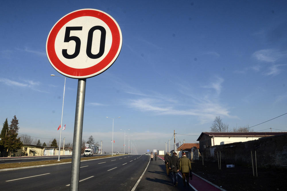 POLICAJCI SU BILI ZATEČENI: Kada su videli ko je prekoračio brzinu, nisu mogli da veruju! (FOTO)