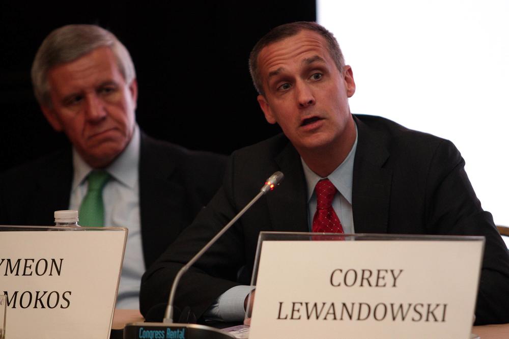 BIVŠI SAVETNICI PREDSEDNIKA SAD U BEOGRADU: Donald Tramp je srpska šansa!