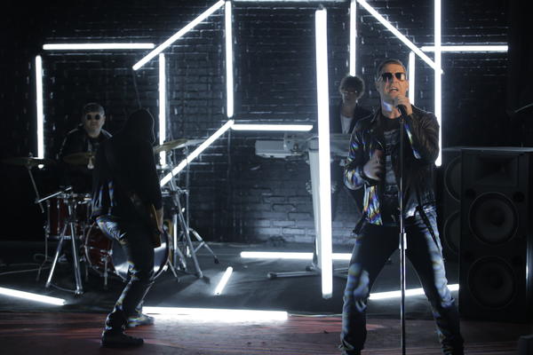 HAOS NA ESTRADNOJ SCENI: Ok bend se ne zaustavlja!