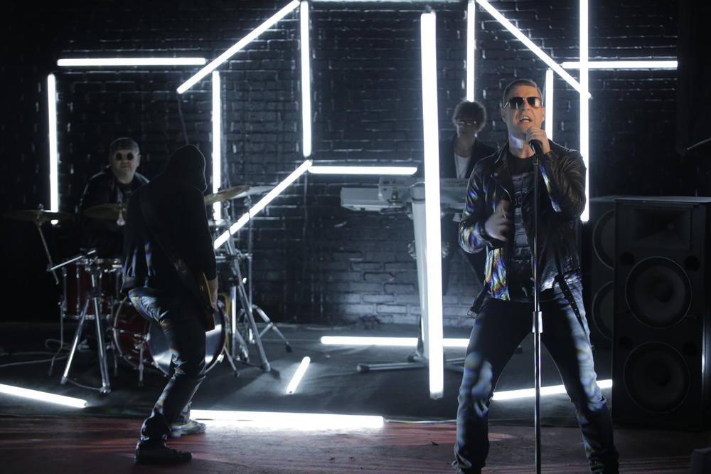 HAOS NA ESTRADNOJ SCENI: Ok bend se ne zaustavlja!