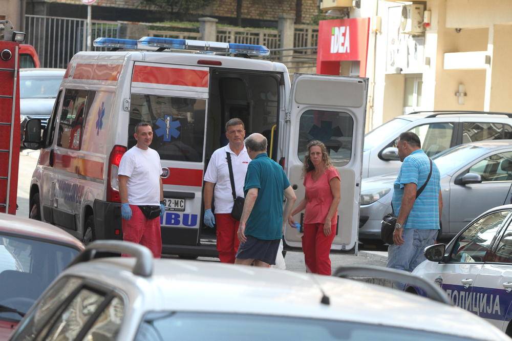 Horor u centru Niša: Roditelji gurnuli dete (5) pod automobil?!