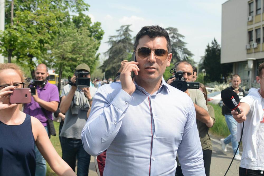 Prijatelji više ne veruju u njegovu priču