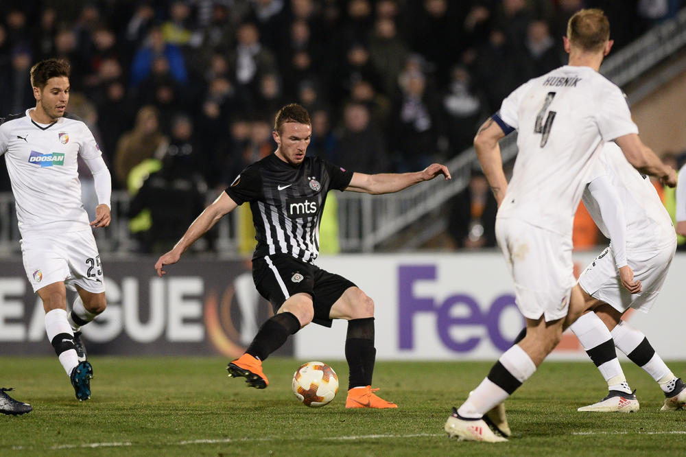 CELE SEZONE NIJEDNOM, PA ONDA DVAPUT ZA DVA KOLA! Laskavo priznanje za fudbalera Partizana! (FOTO)