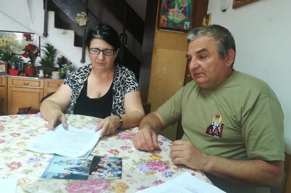 Porodica Arambašić ima 15 DECE i živi u totalnoj nemaštini! JEDU MASLAČAK umesto voća, a što je najgore, sad im preti ULICA! (FOTO)